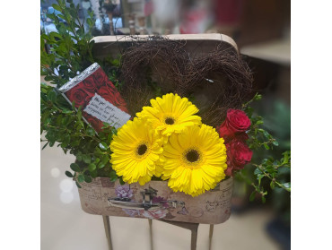 ΒΑΛΙΤΣΑΚΙ ΜΕ ΑΝΘΗ ΚΑΙ ΣΟΚΟΛΑΤΑ